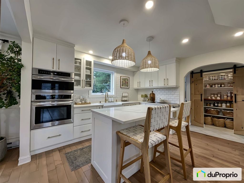 $915,000 - 2 Storey for sale in Longueuil (Vieux-Longueuil) — photo 1