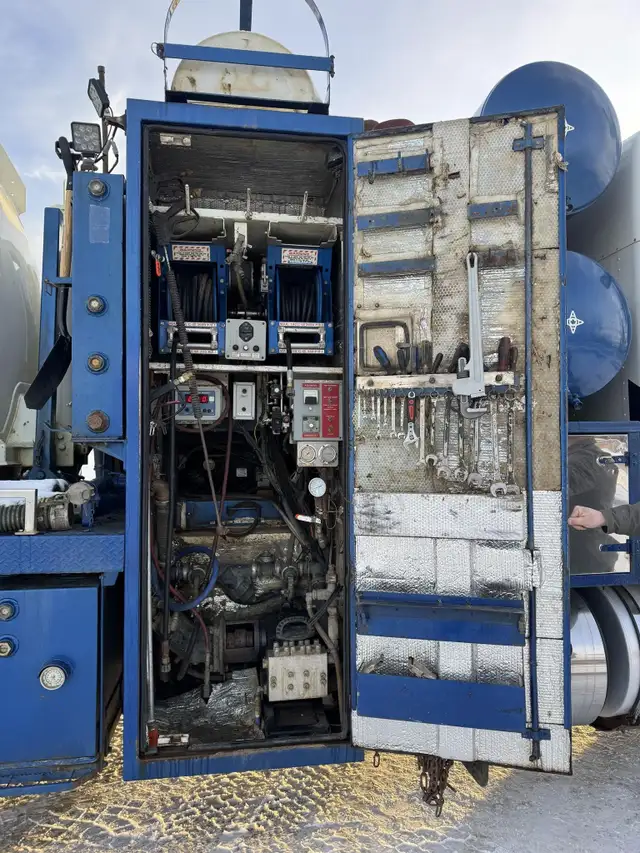 2012 KENWORTH T800 in Heavy Trucks in Saskatoon - Image 48