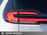 This Chrysler Pacifica Hybrid delivers a Gas/Electric V-6 3.6 L/220 engine powering this Variable tr... (image 9)