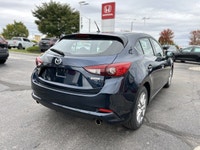 Perfect for dynamic urban adventures and efficient commutes, this 2018 Mazda3 Sport GS Hatchback in... (image 4)