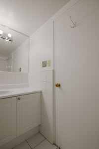 Akelius two bedroom apartment for rent. Located near Docteur Penfield in the Downtown - Guy Concordi... (image 5)