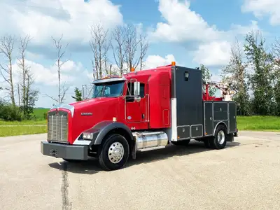 2013 Kenworth T800 Single Axle Mechanic Service Truck Year: 2013 Make: Kenworth Model: T800 Single A...