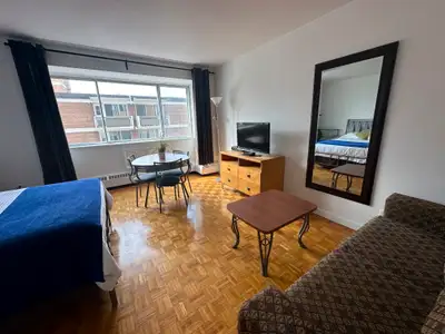 Suite Junior  meublé à 1375$ par mois à partir d'août 2025