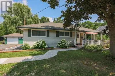 COUNTRY CHARM JUST MINUTES TO TOWN ... Tucked away on a quiet street in Fort Erie, 1954 Grayson Aven...