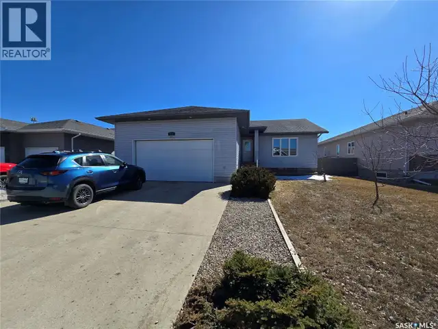 752 McTaggart DRIVE Weyburn, Saskatchewan in Houses for Sale in Regina - Image 2