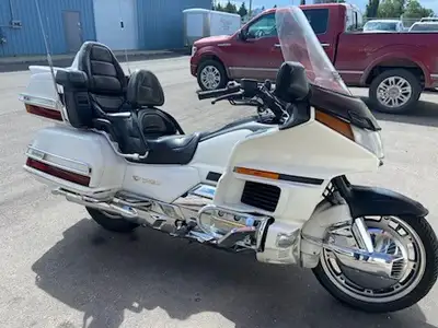 Tour in comfort with cruise control , sound system , reverse , lots of life left in this wing, Parkl...