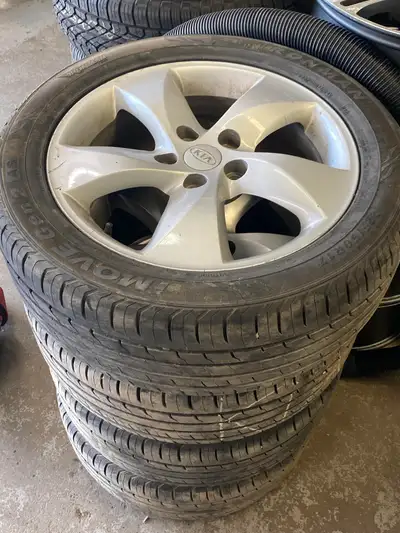 Selling a set of aluminum Kia rims and 225/50/17 Ironman tires dot is 1118 ___________________ We of...