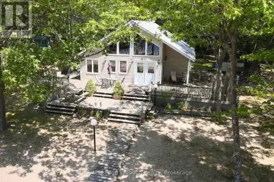 Beautiful 3 bedroom cottage with a spacious loft on the neat community of Present Island just 10-15...
