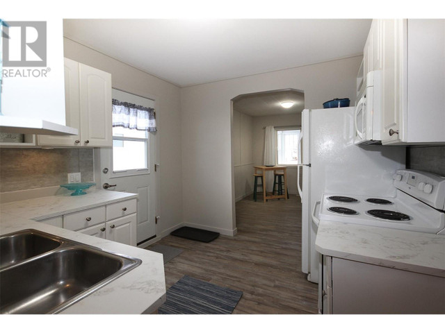 832 104 Avenue Dawson Creek, British Columbia in Houses for Sale in Dawson Creek - Image 4