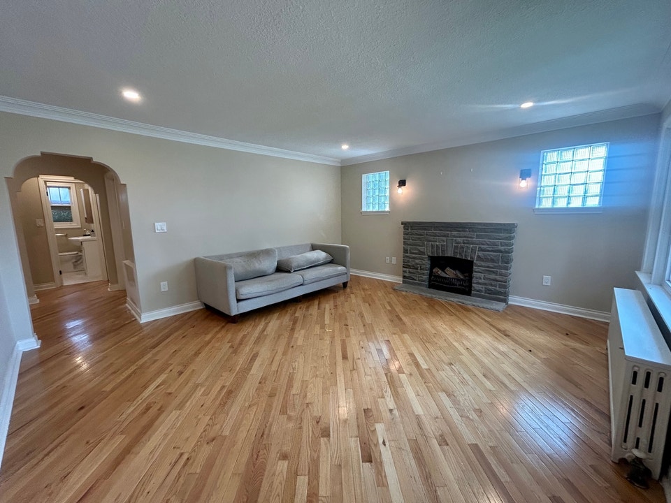 **RENOVATED** 3 Bedroom Main Floor Unit in North End!! 3