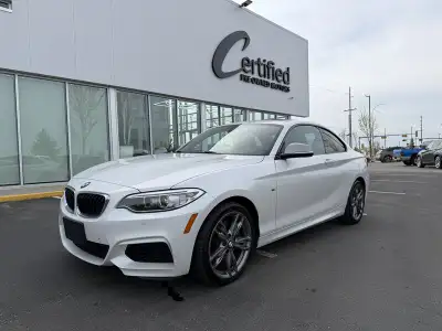 The 2015 BMW 2 Series M235i xDrive is the perfect blend of luxury, performance, and everyday drivabi...