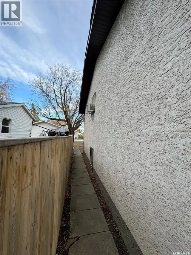 345 SCARTH STREET Regina, Saskatchewan in Houses for Sale in Regina - Image 3