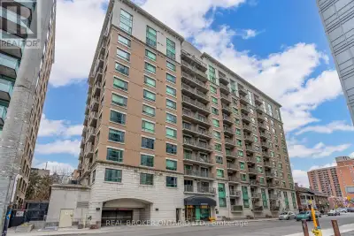 This bright and spacious 1 bedroom + den condo WITH PARKING/LOCKER is located right in the heart of...
