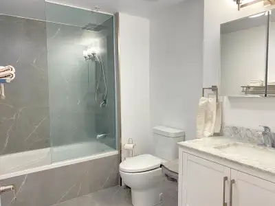 URBANIA – GRAND 4 ½ RÉNOVÉ – DERNIER ÉTAGE – 950 pi²