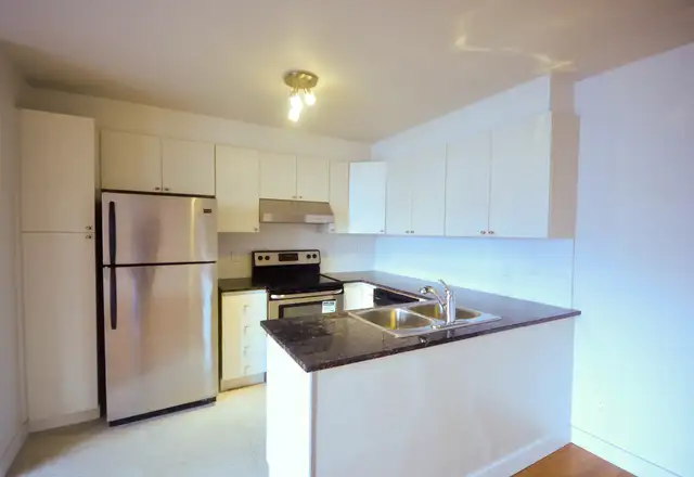 GRAND 4  1/2 in Long Term Rentals in City of Montréal - Image 5