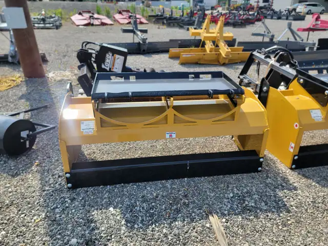 Mapleside COMPACT SS Q-TACH SNOW PUSHER 66 in in Heavy Equipment in Windsor Region - Image 3