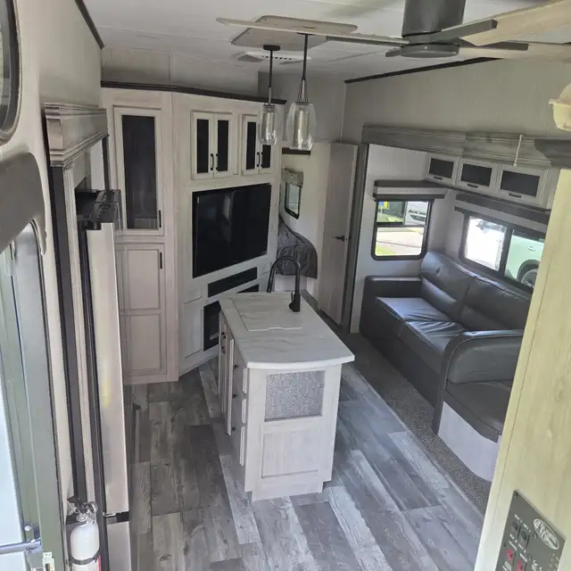 2023 SIERRA 3440BH-LUXURIOUS 2 BEDROOM LOFT,1.5 BATH,FINANCING! in Travel Trailers & Campers in Ottawa - Image 9