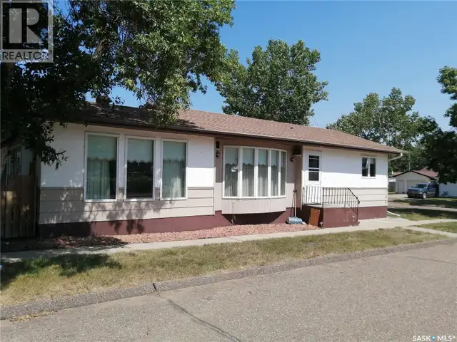 144 2nd STREET W Ponteix, Saskatchewan in Houses for Sale in Swift Current - Image 2