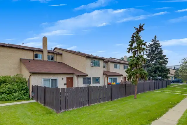 Recently renovated townhomes in NW Edmonton | Enjoy the playgrou in Long Term Rentals in Edmonton - Image 16