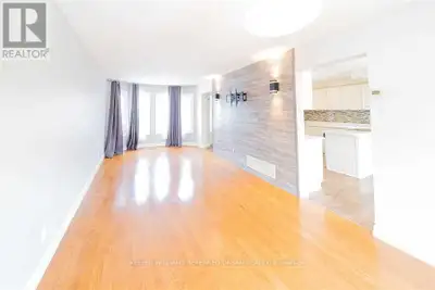 Beautifully Finished, Fantastic Family Living Space & Entertainment Best Location Minutes To Highway...