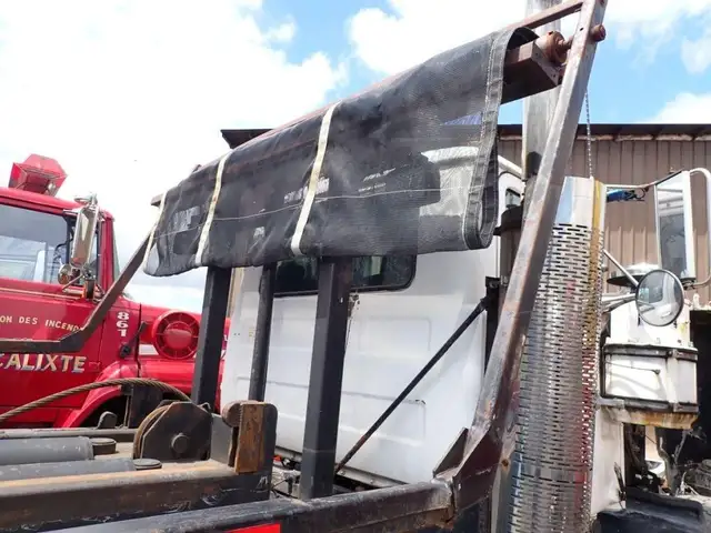 2001 Mack RB688S in Heavy Trucks in Longueuil / South Shore - Image 32