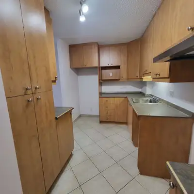 Beau 3 1/2 dans un secteur très tranquille dans le complexe Tour de la Pointe électricité/chauffage...