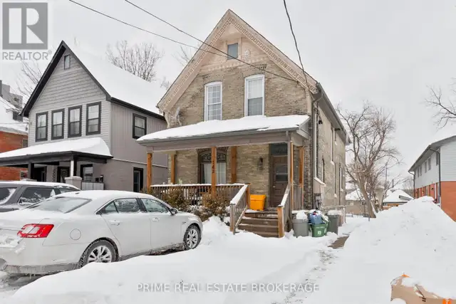 142 JOHN STREET London East (East F), Ontario in Houses for Sale in London - Image 2