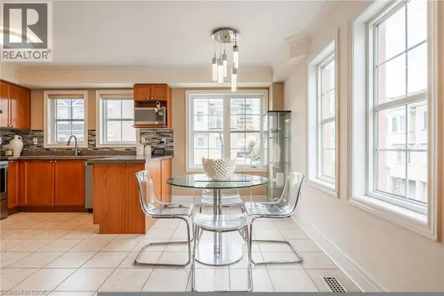 38 ARCHIBALD Mews Toronto, Ontario in Houses for Sale in City of Toronto - Image 8