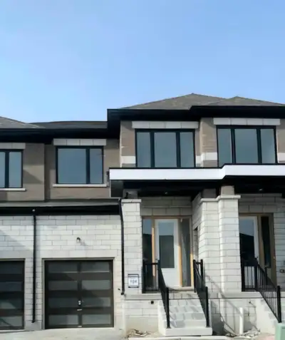 One private room available in a brand new 3 bedrooms Townhouse house in 26 Walters St, Kawartha Lake...