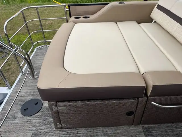 2022 Sweetwater SW 2286 Single Flip Lounge in Sport Touring in Sault Ste. Marie - Image 51