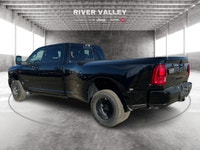 NAVIGATION SYSTEM, ADAPTIVE CRUISE CONTROL, HEATED FRONT SEATS, HEATED REAR SEATS, HEATED STEERING W... (image 4)
