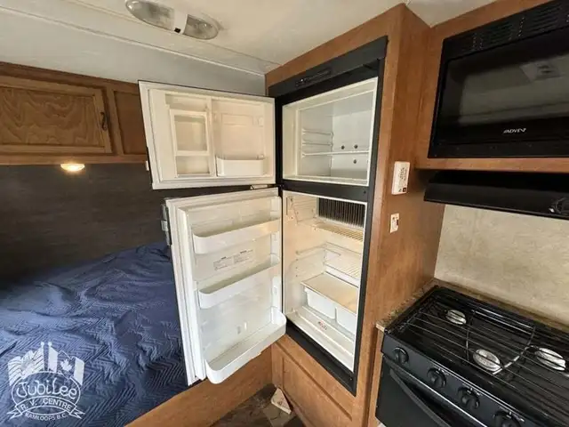 2013 ,Apex,Coachmen RV 189FBS in Travel Trailers & Campers in Kamloops - Image 16