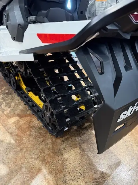 2025 Ski-Doo Grand Touring Electric 0.75" E.S in Snowmobiles in St. Albert - Image 7