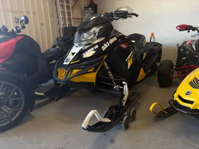 2017 Ski-Doo MXZ Blizzard 900 ACE Used with 3,000 km. $8,999 + Tax & Lic. 900 ACE 4-stroke, electric...