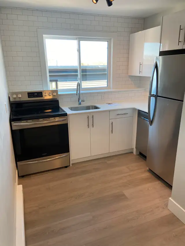 2 McIntosh St - LARGE 2 Bedroom Apartment -$1750 - Aug 1 2025!62864751913346121