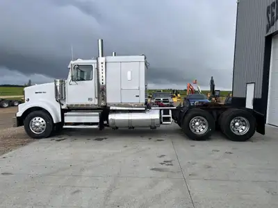 2009 Western Star 4900 long hood Tandem truck Located near Westlock Alberta KMS: 908,556 HRS: 23,401...
