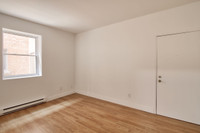 Semi-renovated Akelius one bedroom apartment for rent. Located near Sherbrooke in the Milton Park ne... (image 5)