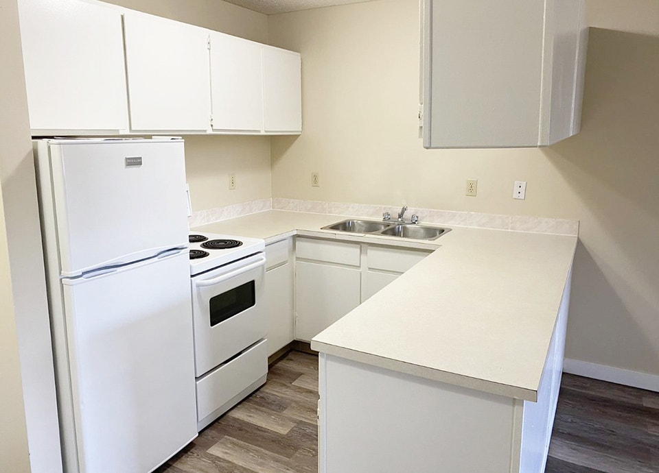 Capri Gardens - 2 Bedroom 1 Bath Apartment for Rent 2