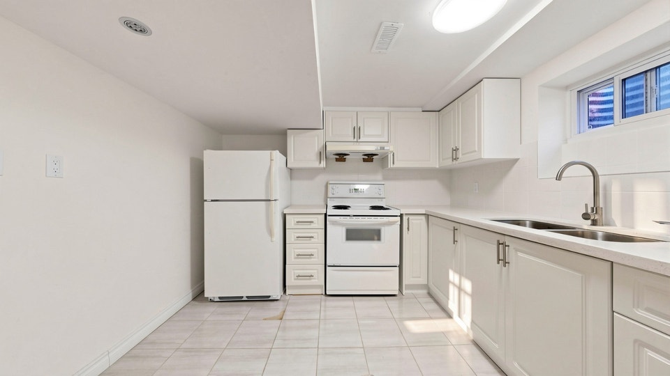 Detached House for Sale in North York(Don Mills/Van Horne), photo 10 of 11