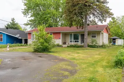 Cozy 3 bedroom bungalow with access to the St. Lawrence River. Home is nestled along a quiet canal l...