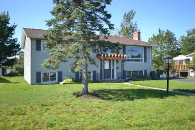 Lovely, recently renovated 3+1-bedroom main unit in a convenient Lower Sackville neighbourhood near...