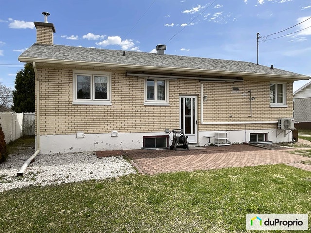$284,500 - Bungalow for sale in Roberval — photo 3
