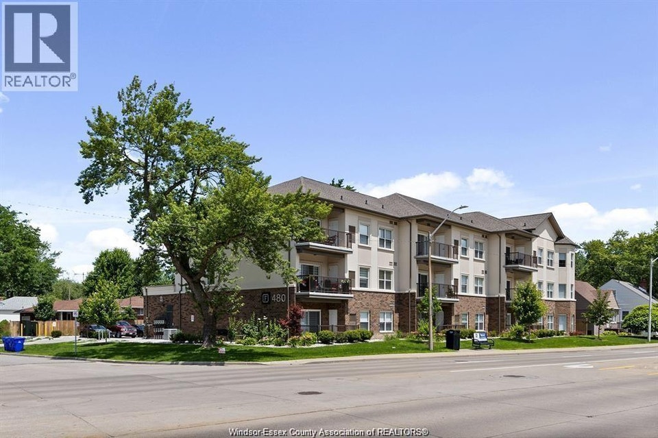 480 FAIRVIEW BOULEVARD Unit# 101 Windsor, Ontario 2