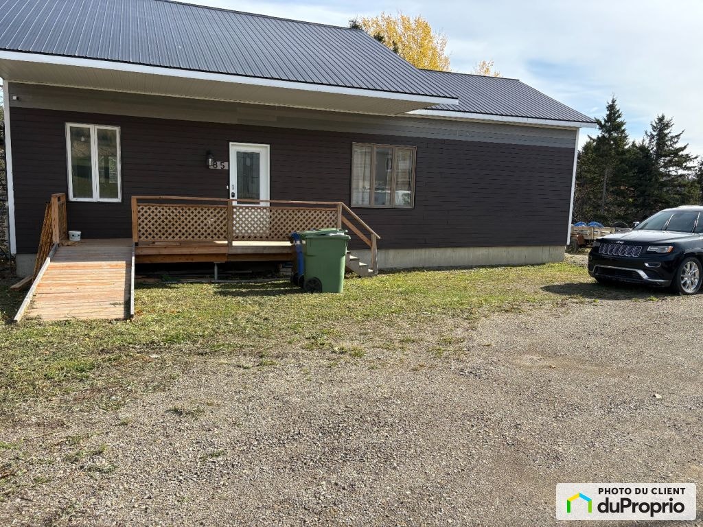 $160,450 - Bungalow for sale in St-Zenon-Du-Lac-Humqui — photo 1