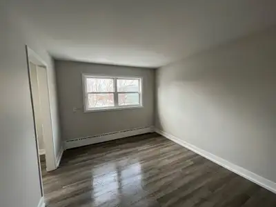 WELCOME TO PINECREST DRIVE - ONE BEDROOM APARTMENT AVAILABLE 89 PINECREST DRIVE This well-maintained...