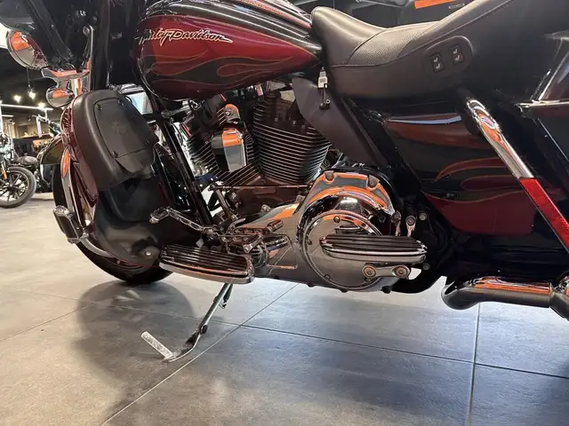 2011 Harley-Davidson CVO Ultra Classic Electra Glide in Street, Cruisers & Choppers in Grande Prairie - Image 15