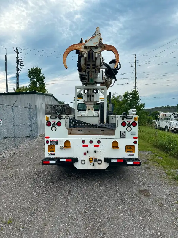 2013 International 4300 - Altec DL42B Digger Derrick in Other in Napanee - Image 7