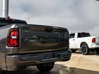 Welcome to Barrie Dodge Chrysler Jeep. 3.6L V-6 engine for powerful performance - 4x4 drivetrain for... (image 6)