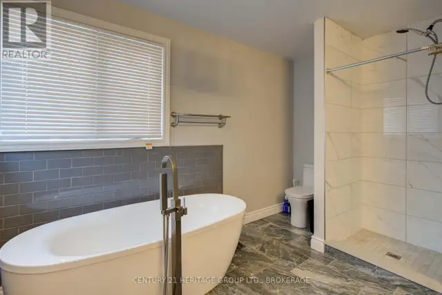 456 WESTON CRESCENT Kingston (East Gardiners Rd), Ontario in Houses for Sale in Kingston - Image 41