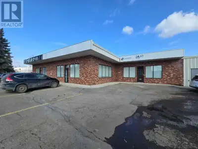 This 1,367 SF unit, located in the Railyards, is available for lease. The unit features a glass vest...